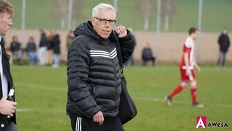 Werner Brennecke Trainer SG Hajen Latferde Fussball Kreisliga