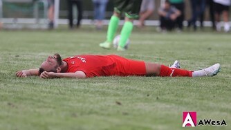 Emil Nasufovski FC Preussen Hameln Fussball Kreisliga am Boden liegend
