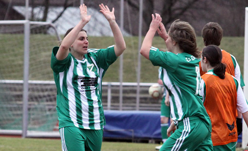 Annika Hesse und Michelle Schrader - ESV Eintracht Hameln Fussball Landesliga Hannover