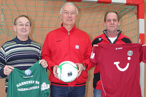 Fritz Koehne Leiter 96 Fussballschule Juergen Holletzek  WTW Jugendleiter Hans Jürgen Meyer