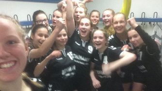 weibliche B-Jugend ho-handball Siegerselfie
