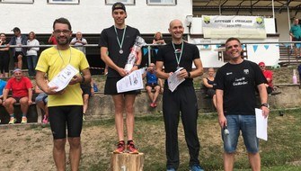 Osterwaldlauf Sieger 12 Kilometer Bergmann mit Triple