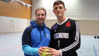 Cedric Jürgens Neuzugang VfL Hameln mit Trainer Sven Hylmar