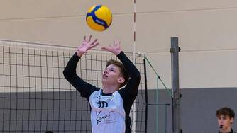 Denny Scholz TC Hameln Volleyball Ballannahme