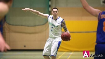 Tobias Jung VfL Hameln Basketball Landesliga Spielertrainer Spielzug Ansage