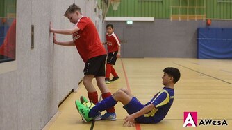 HKM Hallenkreismeisterschaften Fussball Jugend Zweikampf Graetsche Ball Blockieren