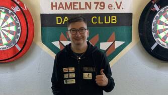 Jonathan Schuette DC Hameln 79 Darts Mittwochsturnier Siegerfoto