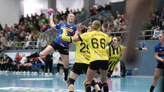 Michalszik HSG Blomberg-Lippe Sprungwurf Bundesliga Frauen Handball
