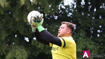 Luke Willders SV Eintracht Afferde Fussball Kreisklasse Flanke