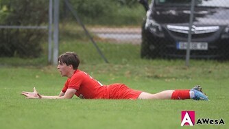 JFV Hameln Landesliga A-Jugend auf Rasen liegend
