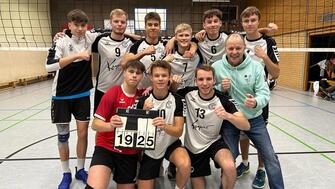 TC Hameln I Herren Volleyball Siegerfoto Kirchbrak