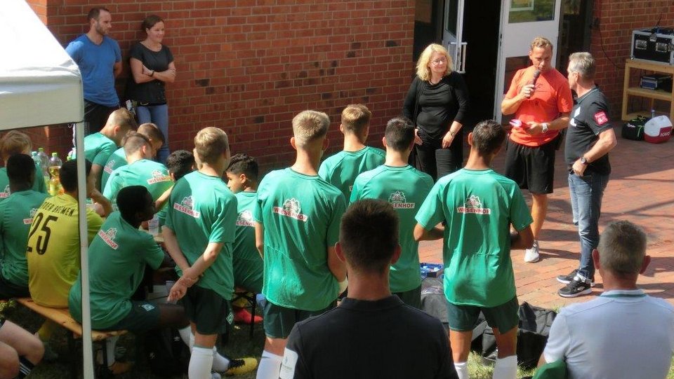 Werder Bremen U16 JA Hameln Kooperation Anstoss fuer ein neues Leben