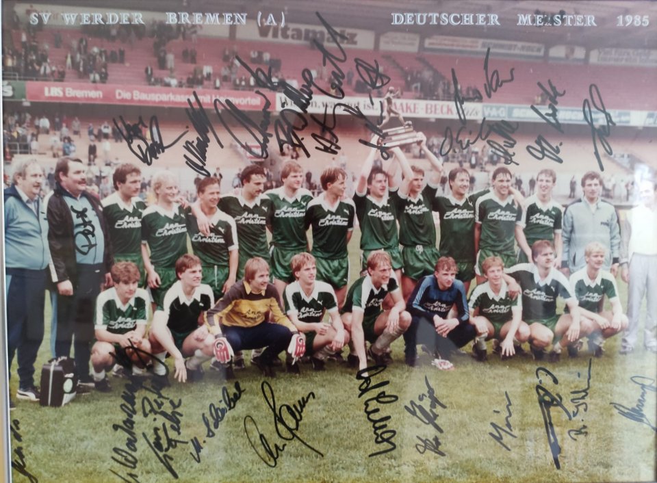 SV Werder Bremen Meisterfoto 1985 mit Unterschrifen