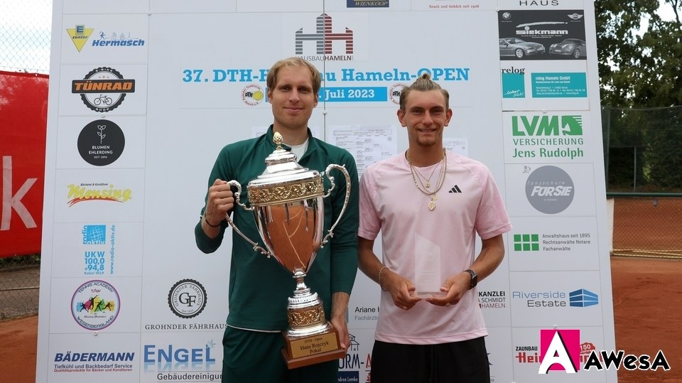 DTH Open 2023 Finale Maenner Bartels Al Amin Siegerehrung  Pokal Tennis Hameln
