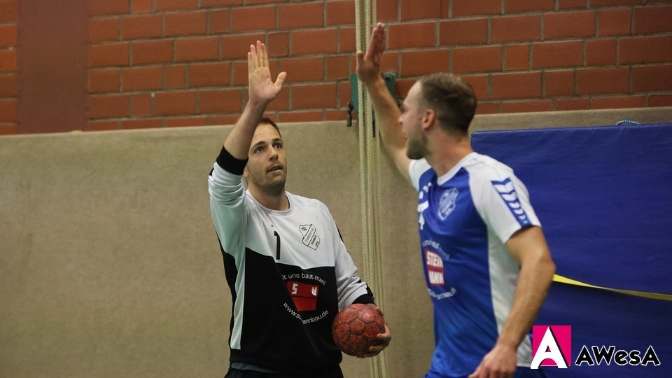 Marco Nillesen Lukas Roepke TSG Emmerthal Handball Landesliga